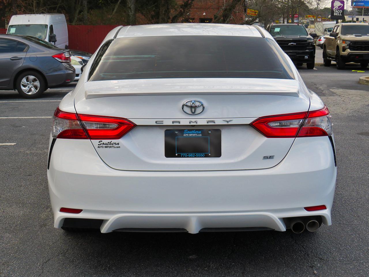 Toyota Camry SE Auto (Natl) 2018