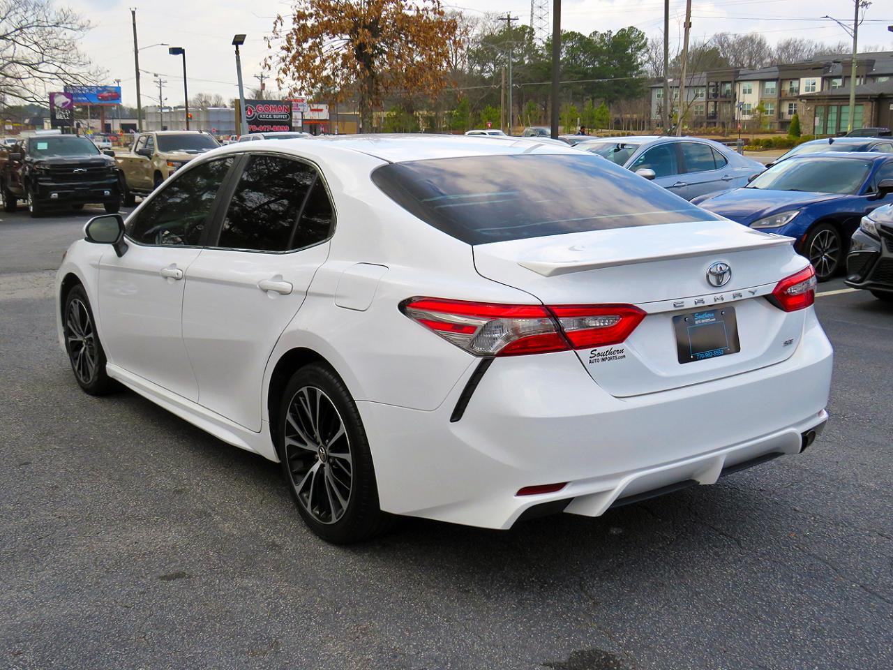 Toyota Camry SE Auto (Natl) 2018