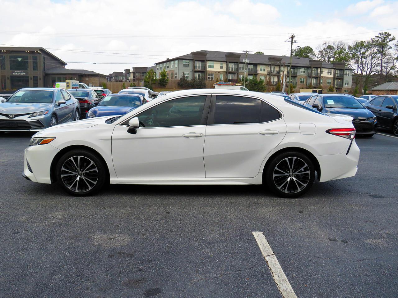 Toyota Camry SE Auto (Natl) 2018