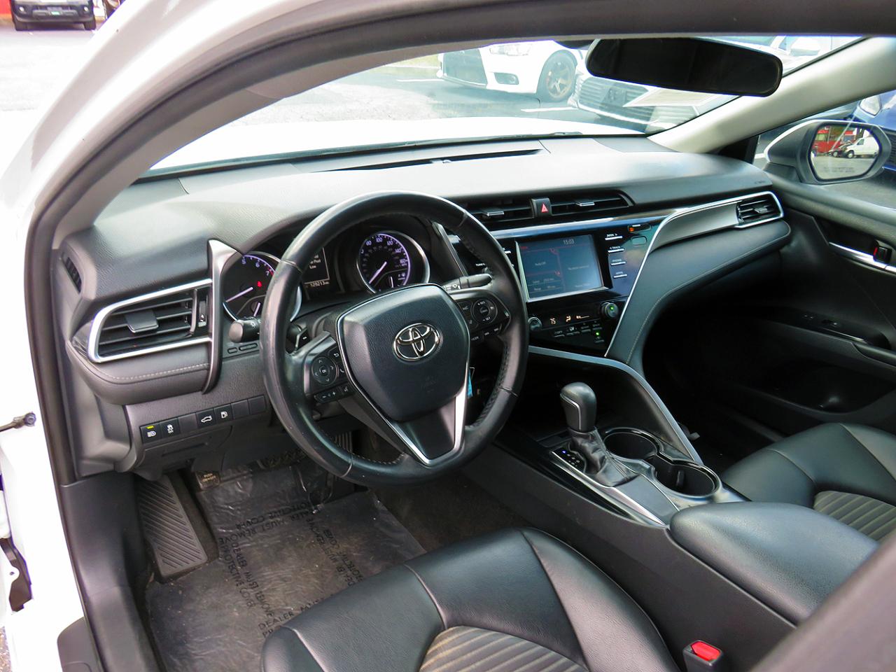 Toyota Camry SE Auto (Natl) 2018