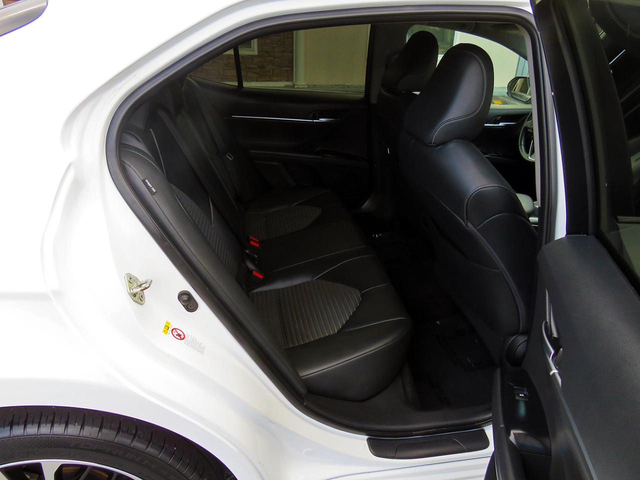 Toyota Camry SE Auto (Natl) 2018