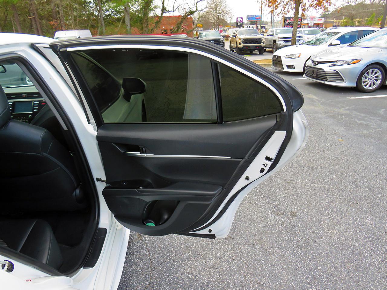 Toyota Camry SE Auto (Natl) 2018