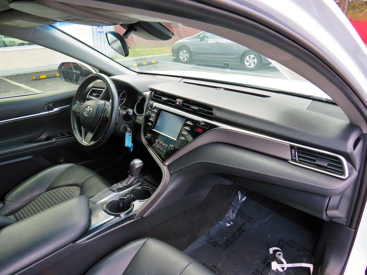 Toyota Camry SE Auto (Natl) 2018