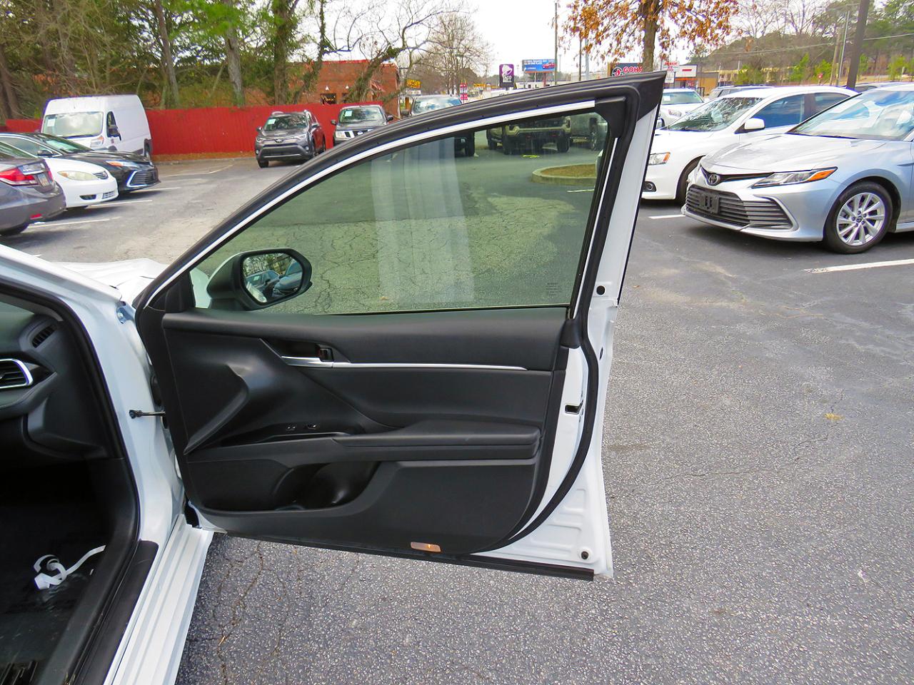 Toyota Camry SE Auto (Natl) 2018