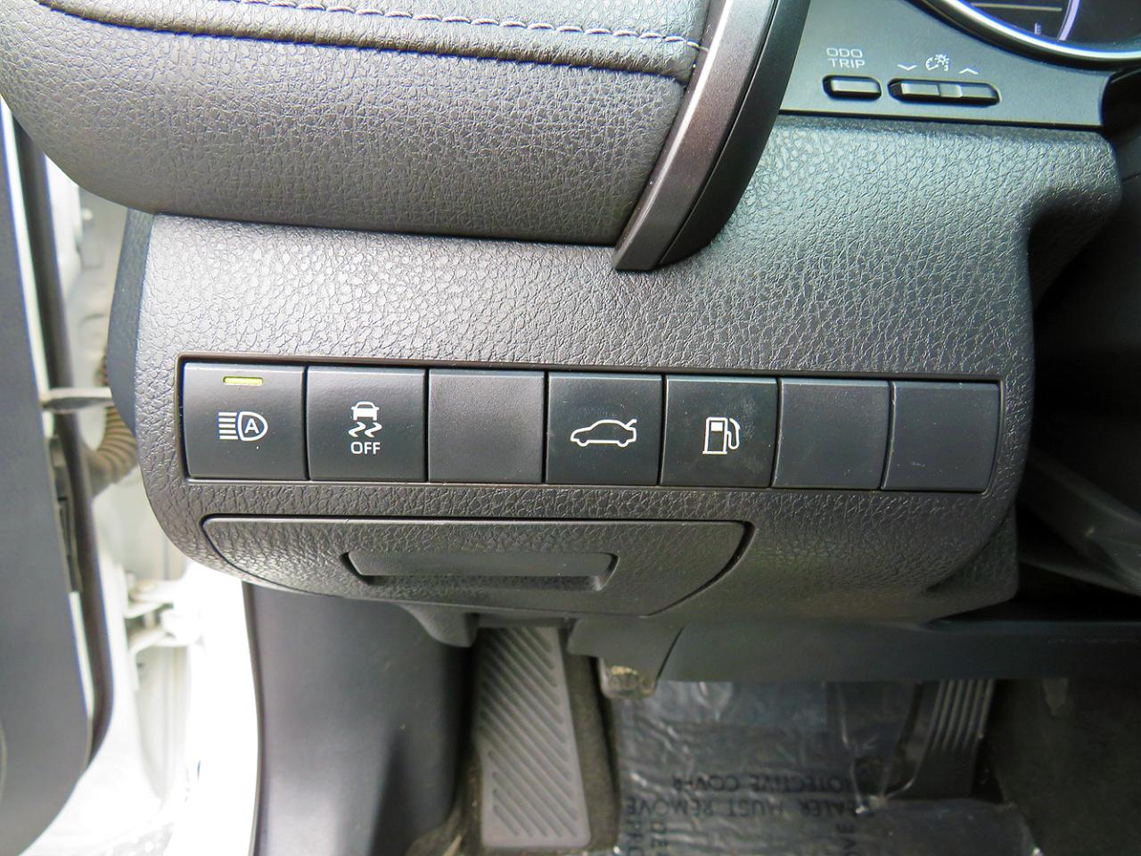 Toyota Camry SE Auto (Natl) 2018