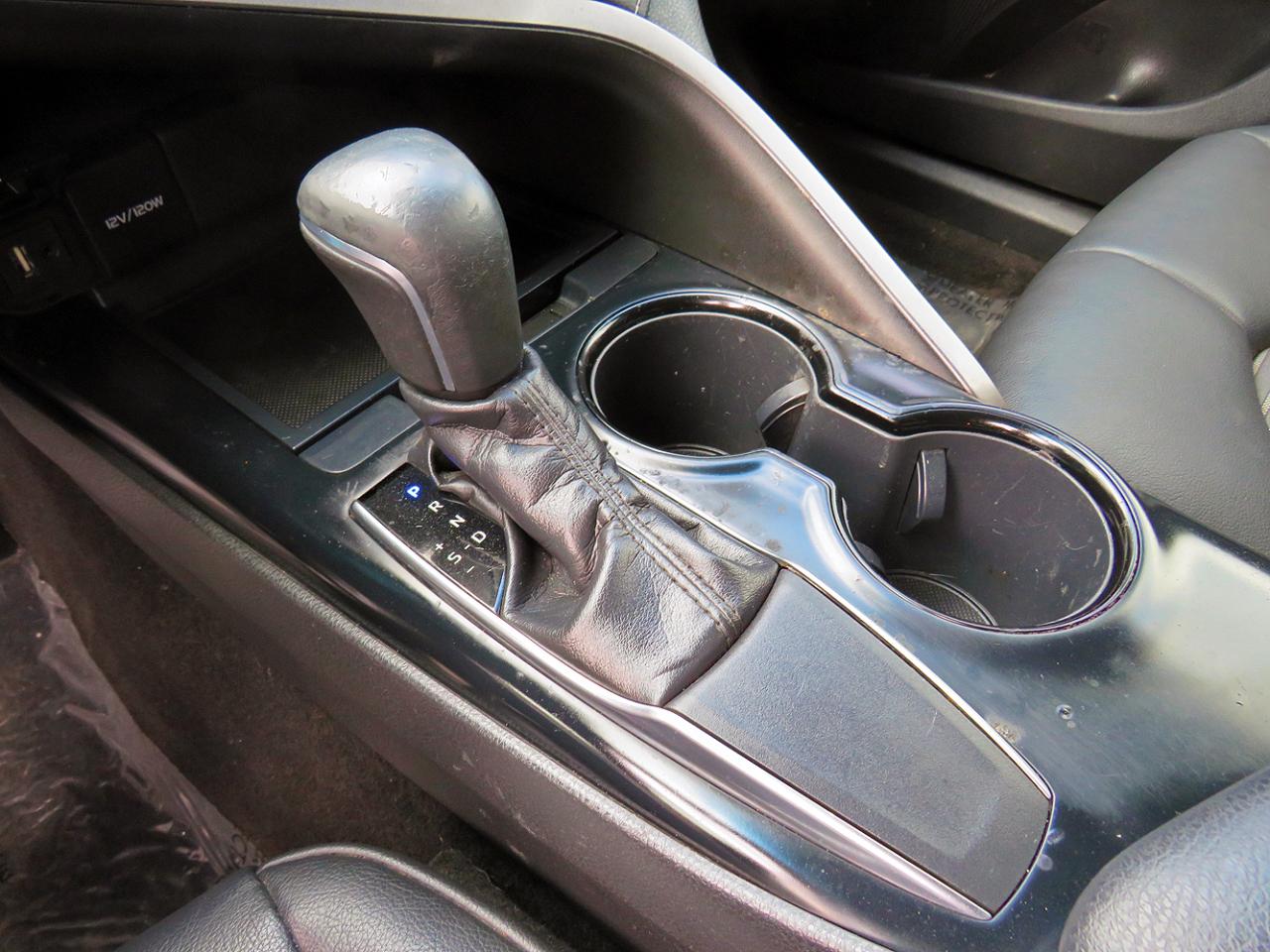 Toyota Camry SE Auto (Natl) 2018