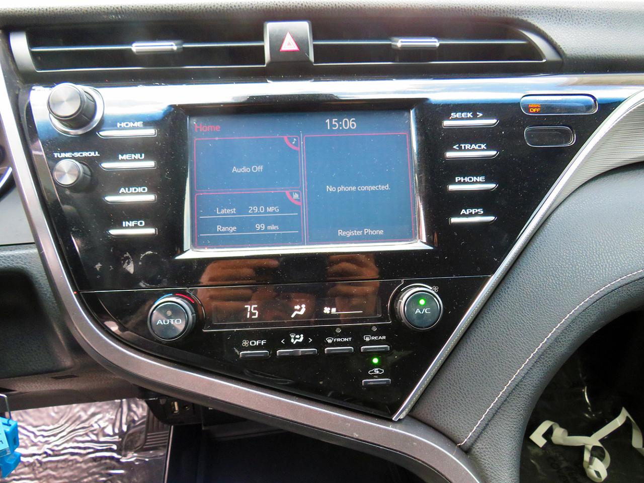 Toyota Camry SE Auto (Natl) 2018