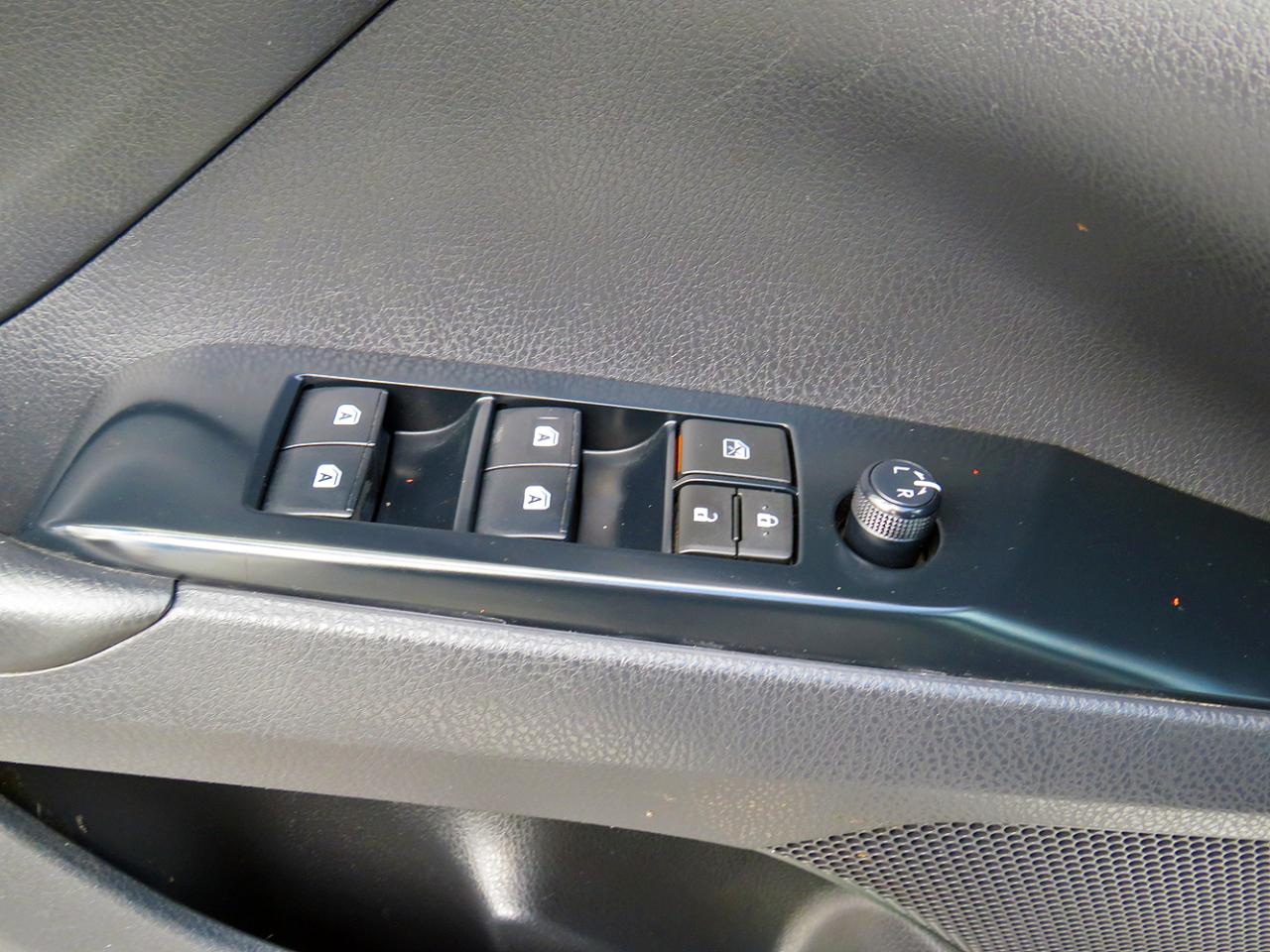 Toyota Camry SE Auto (Natl) 2018