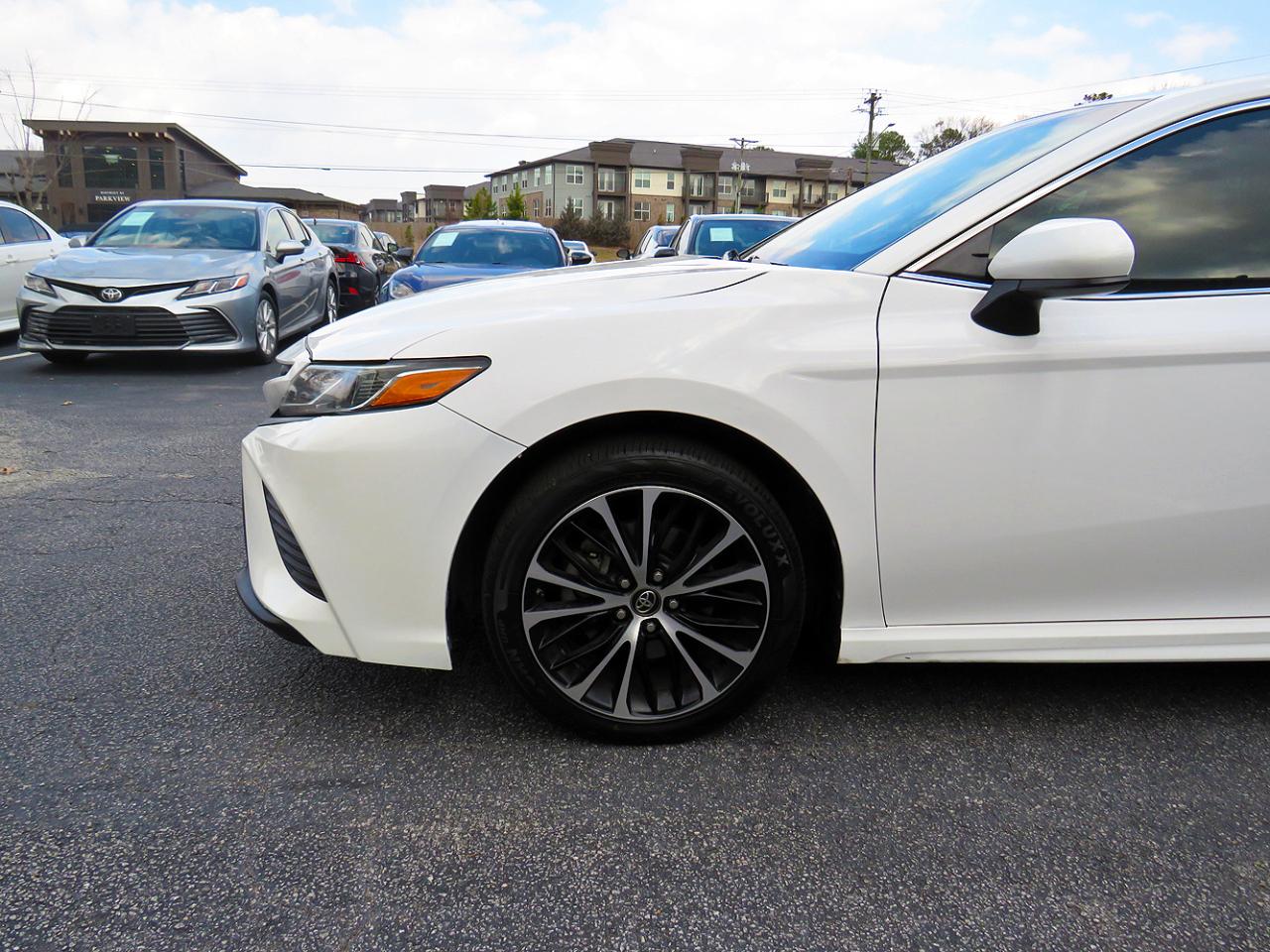 Toyota Camry SE Auto (Natl) 2018