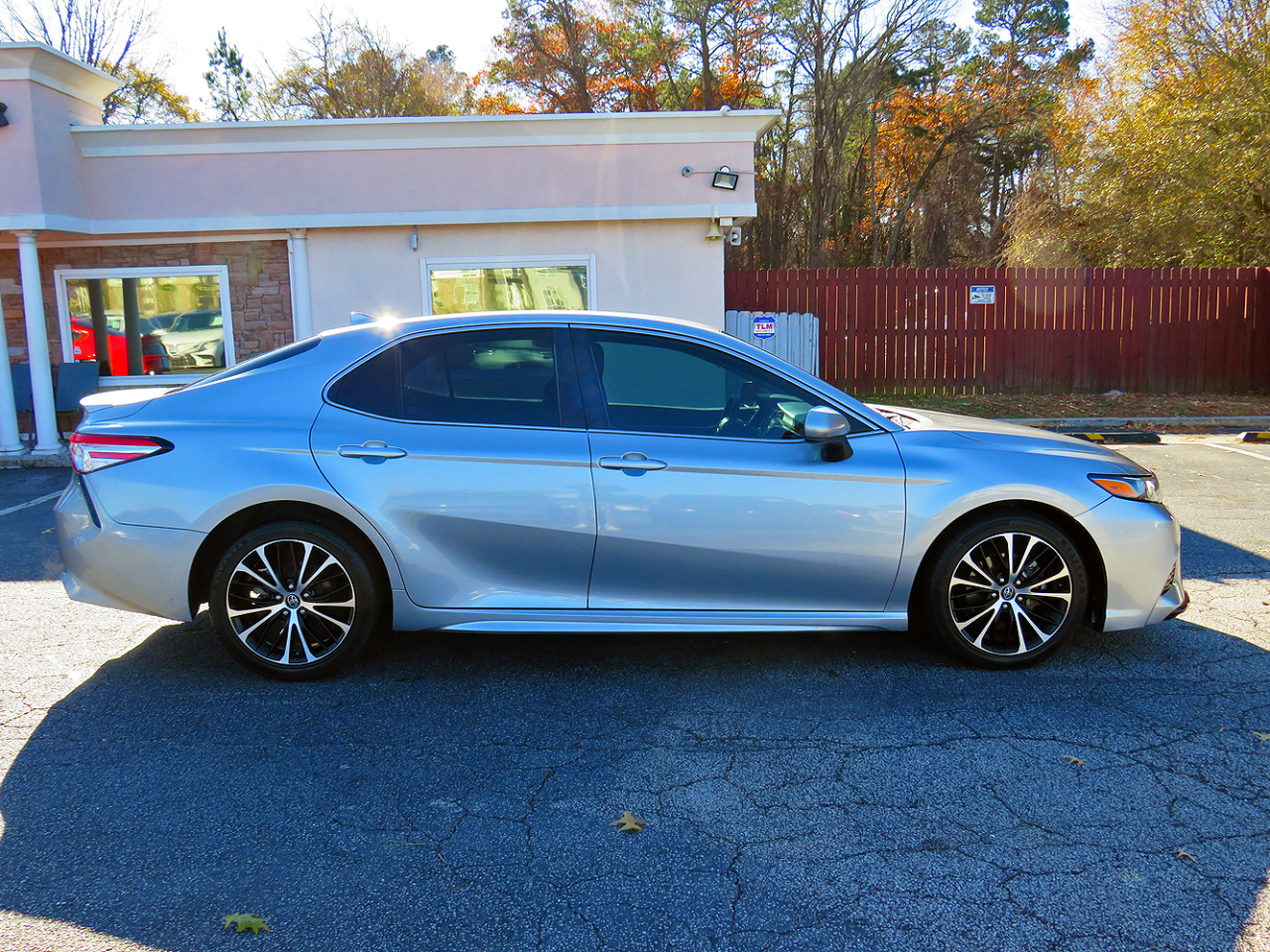 Toyota Camry SE Auto (Natl) 2020