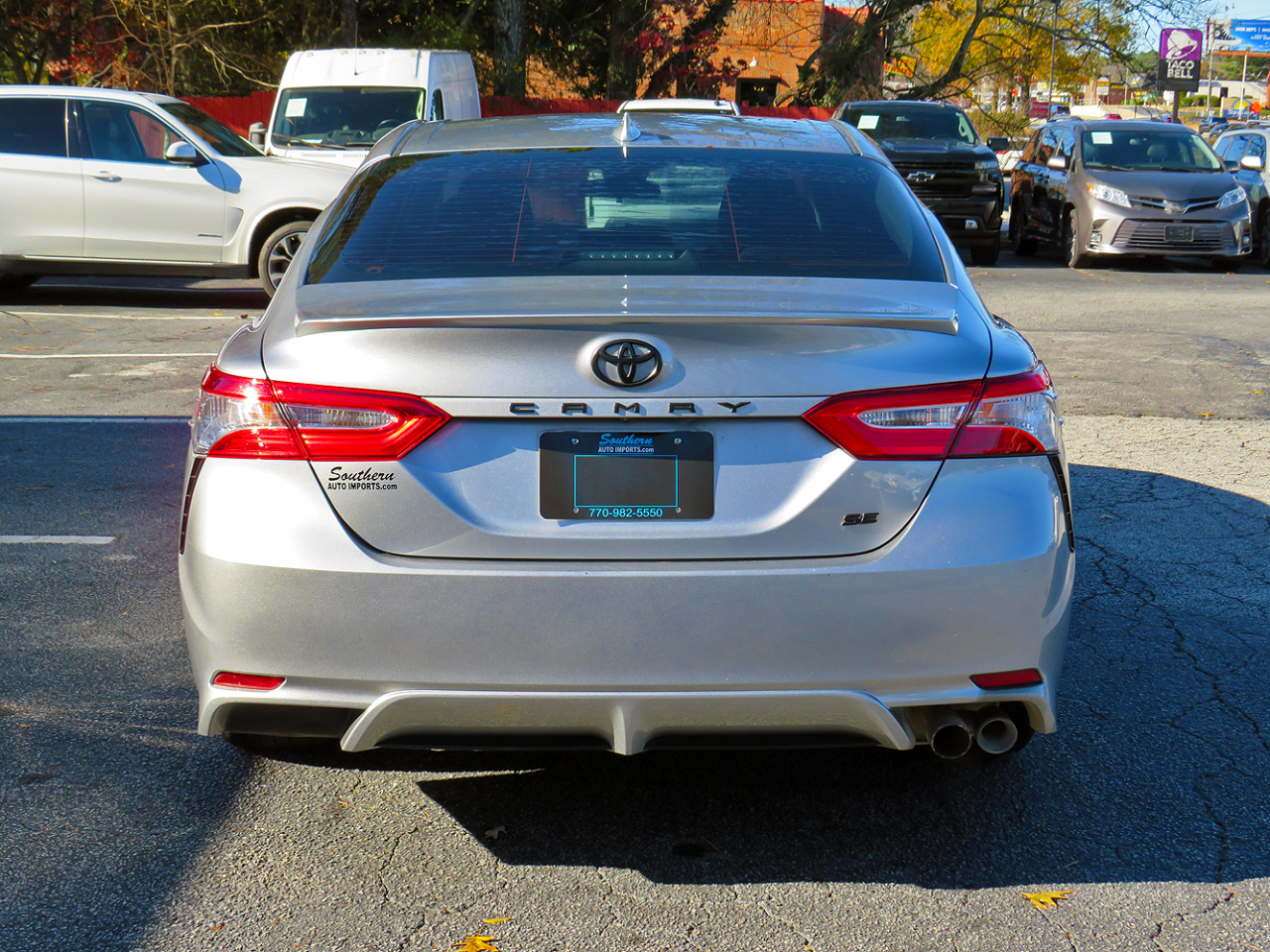 Toyota Camry SE Auto (Natl) 2020