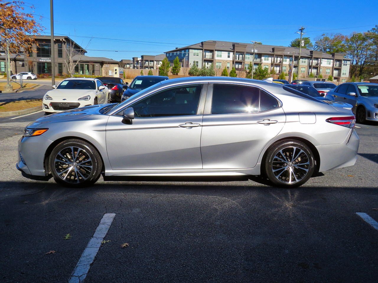 Toyota Camry SE Auto (Natl) 2020