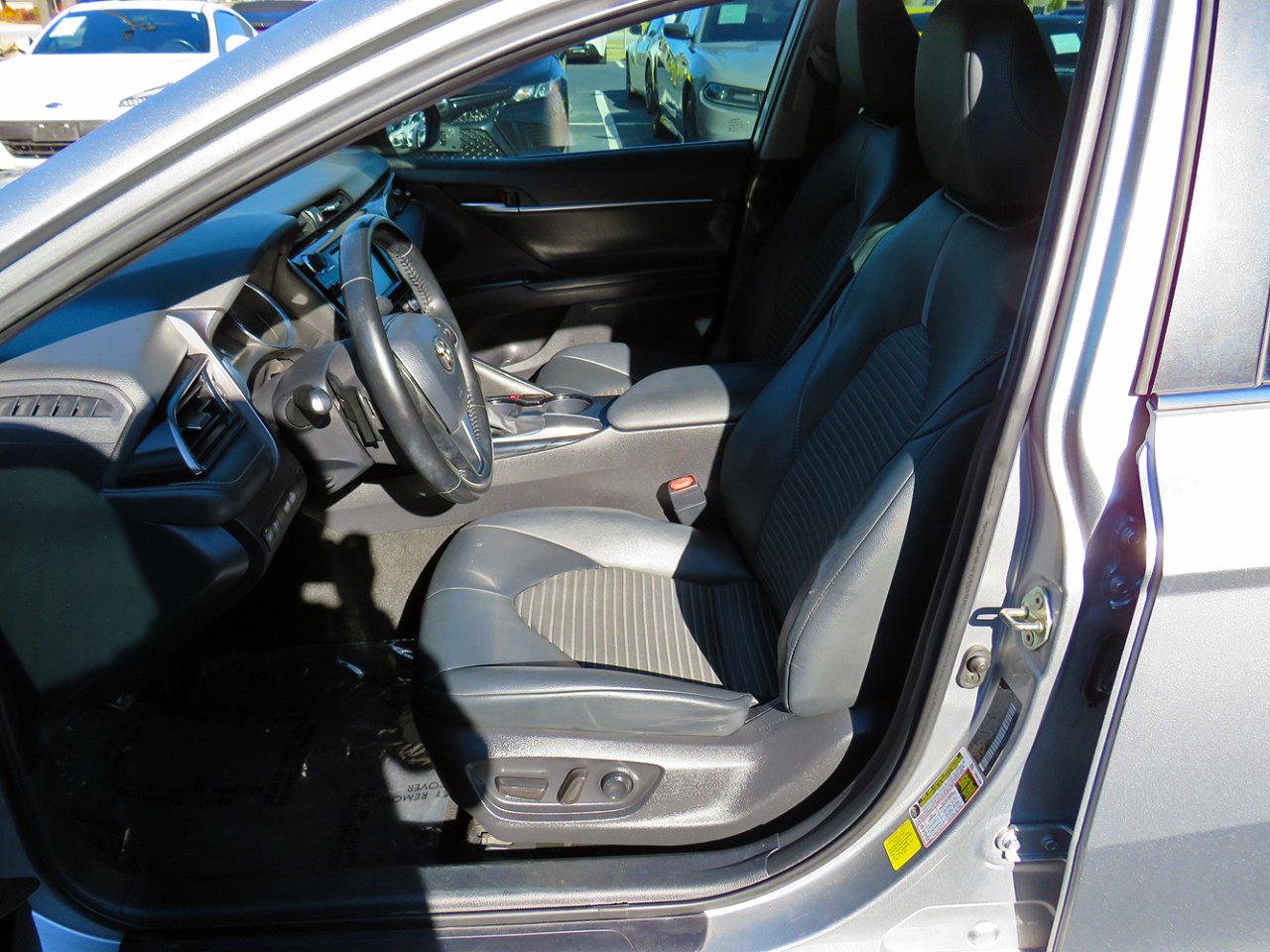 Toyota Camry SE Auto (Natl) 2020