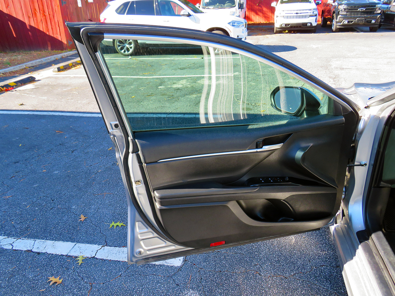 Toyota Camry SE Auto (Natl) 2020