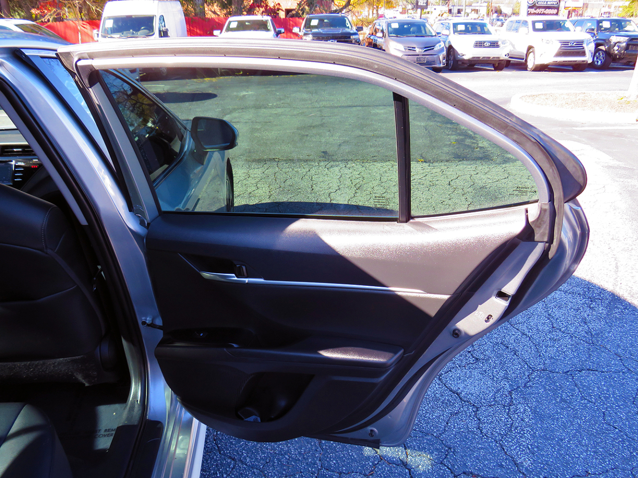 Toyota Camry SE Auto (Natl) 2020