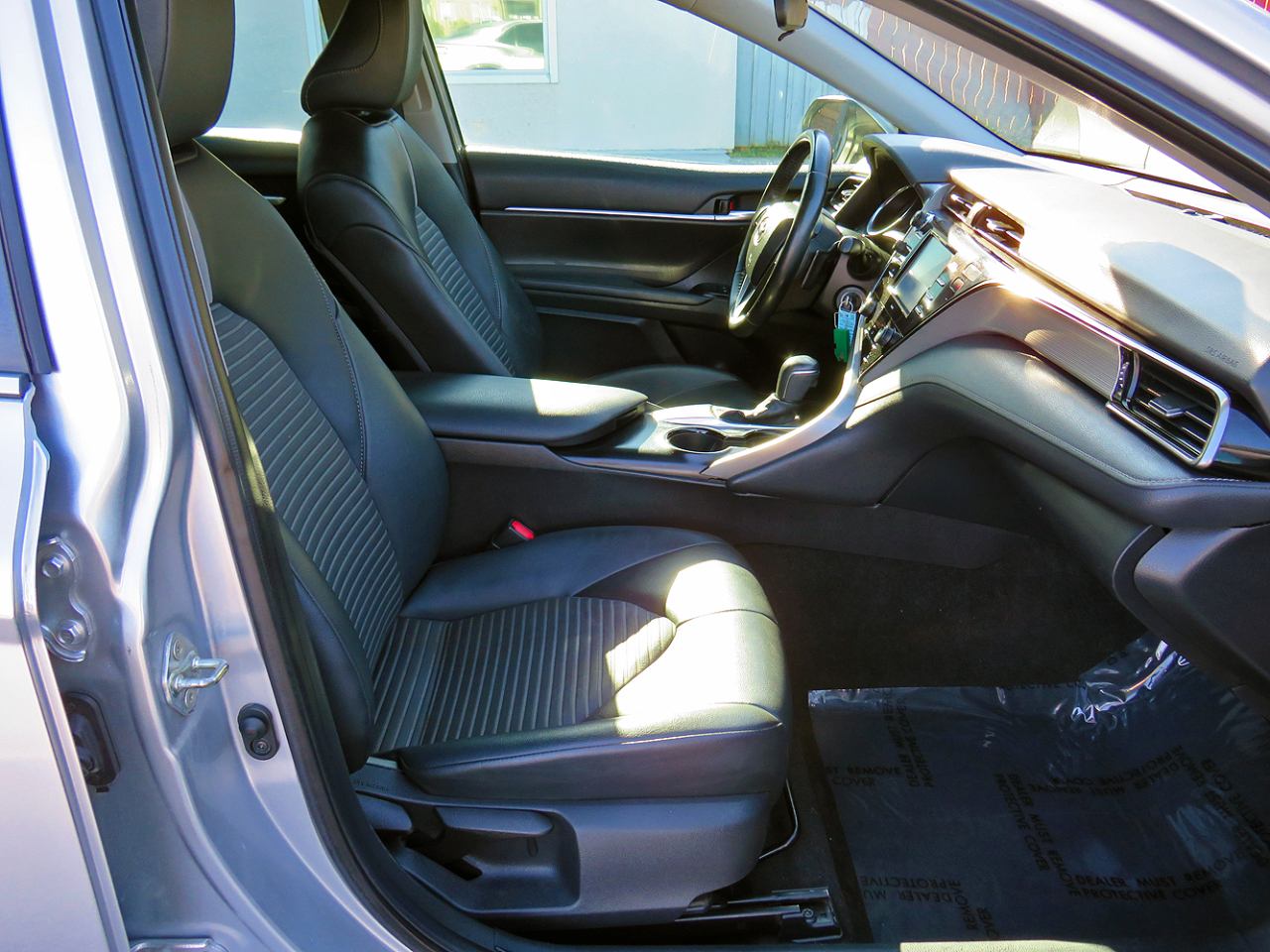 Toyota Camry SE Auto (Natl) 2020