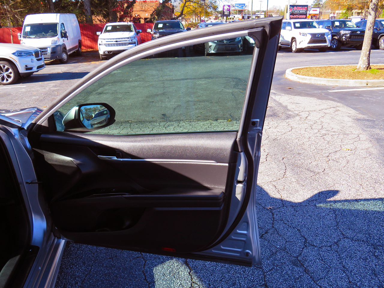 Toyota Camry SE Auto (Natl) 2020