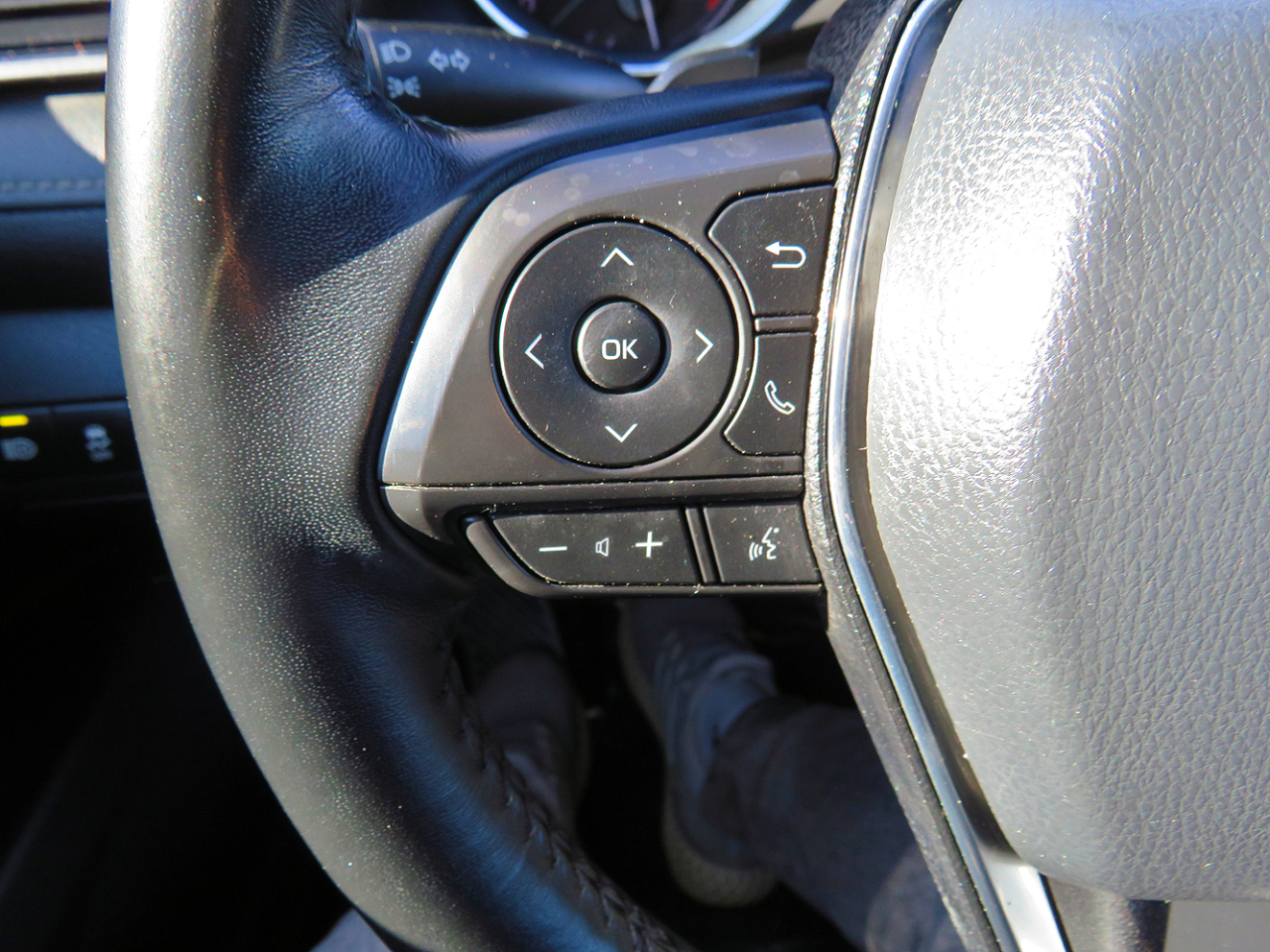 Toyota Camry SE Auto (Natl) 2020