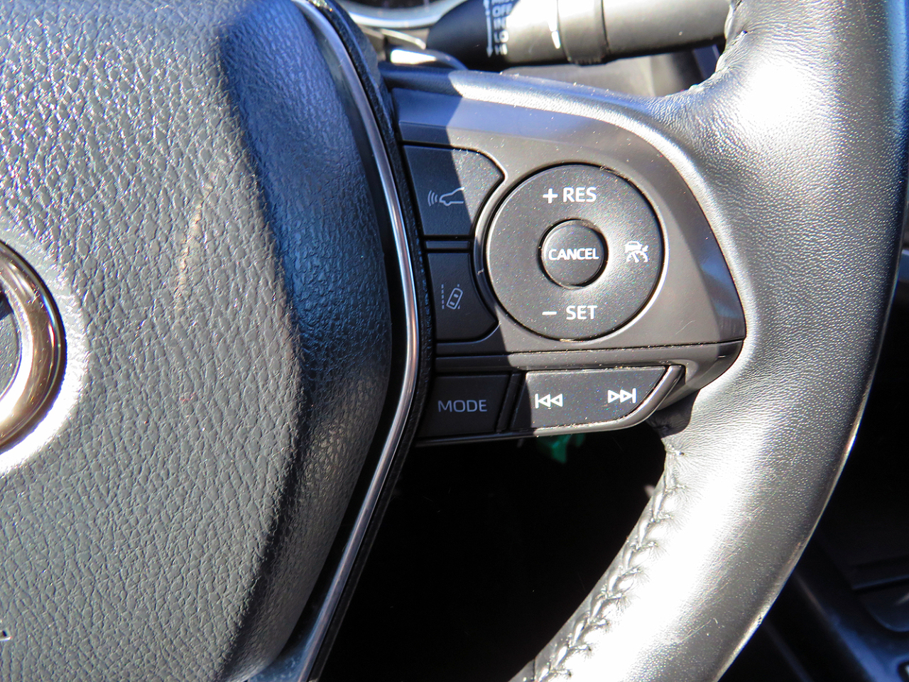 Toyota Camry SE Auto (Natl) 2020