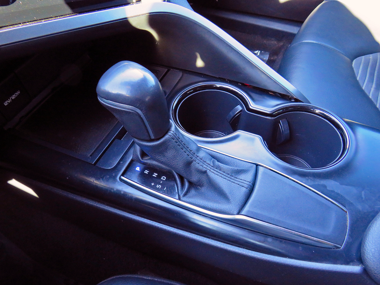 Toyota Camry SE Auto (Natl) 2020