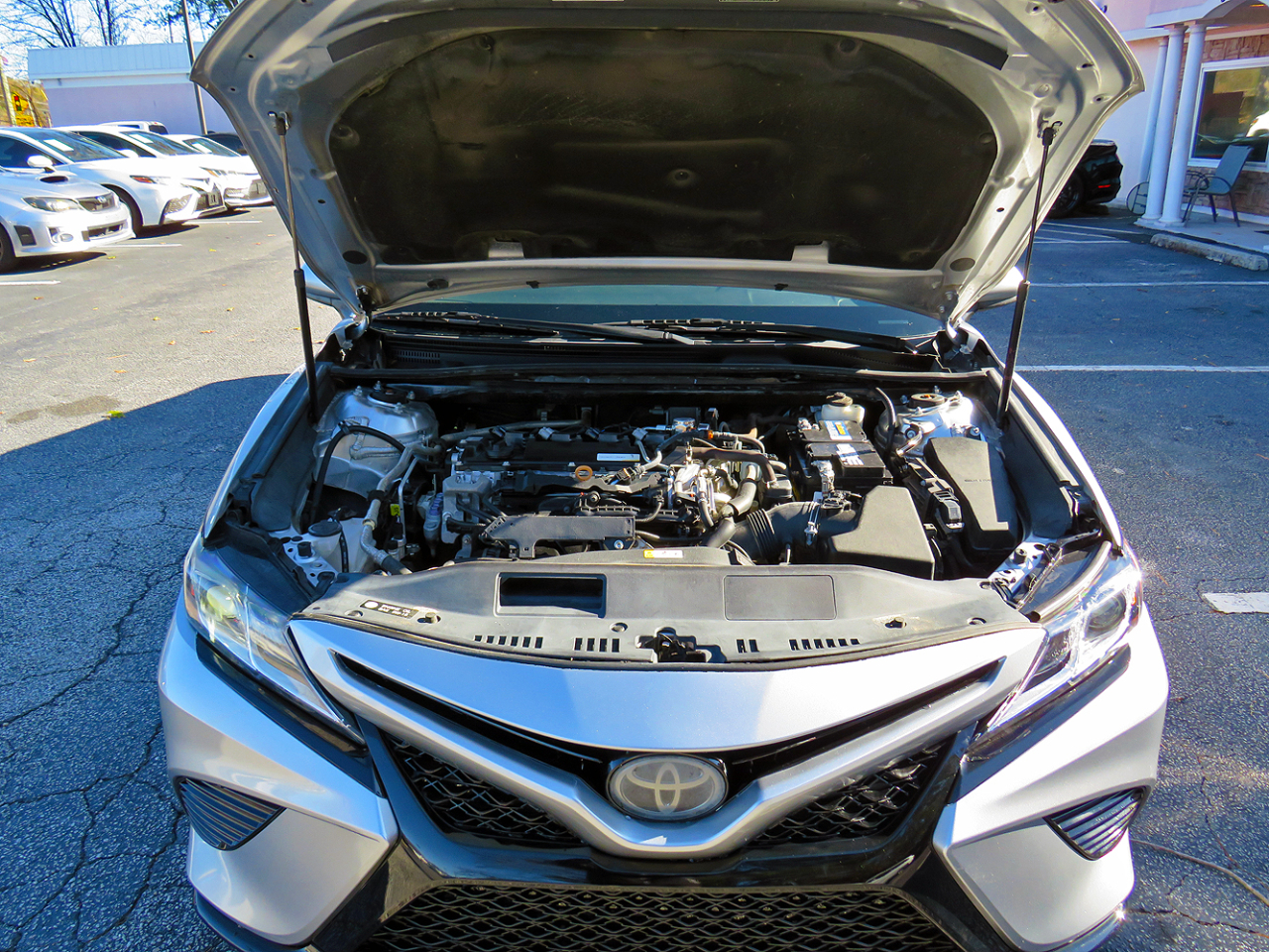 Toyota Camry SE Auto (Natl) 2020