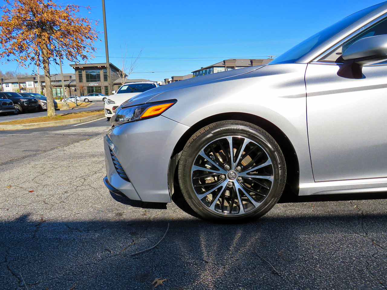 Toyota Camry SE Auto (Natl) 2020