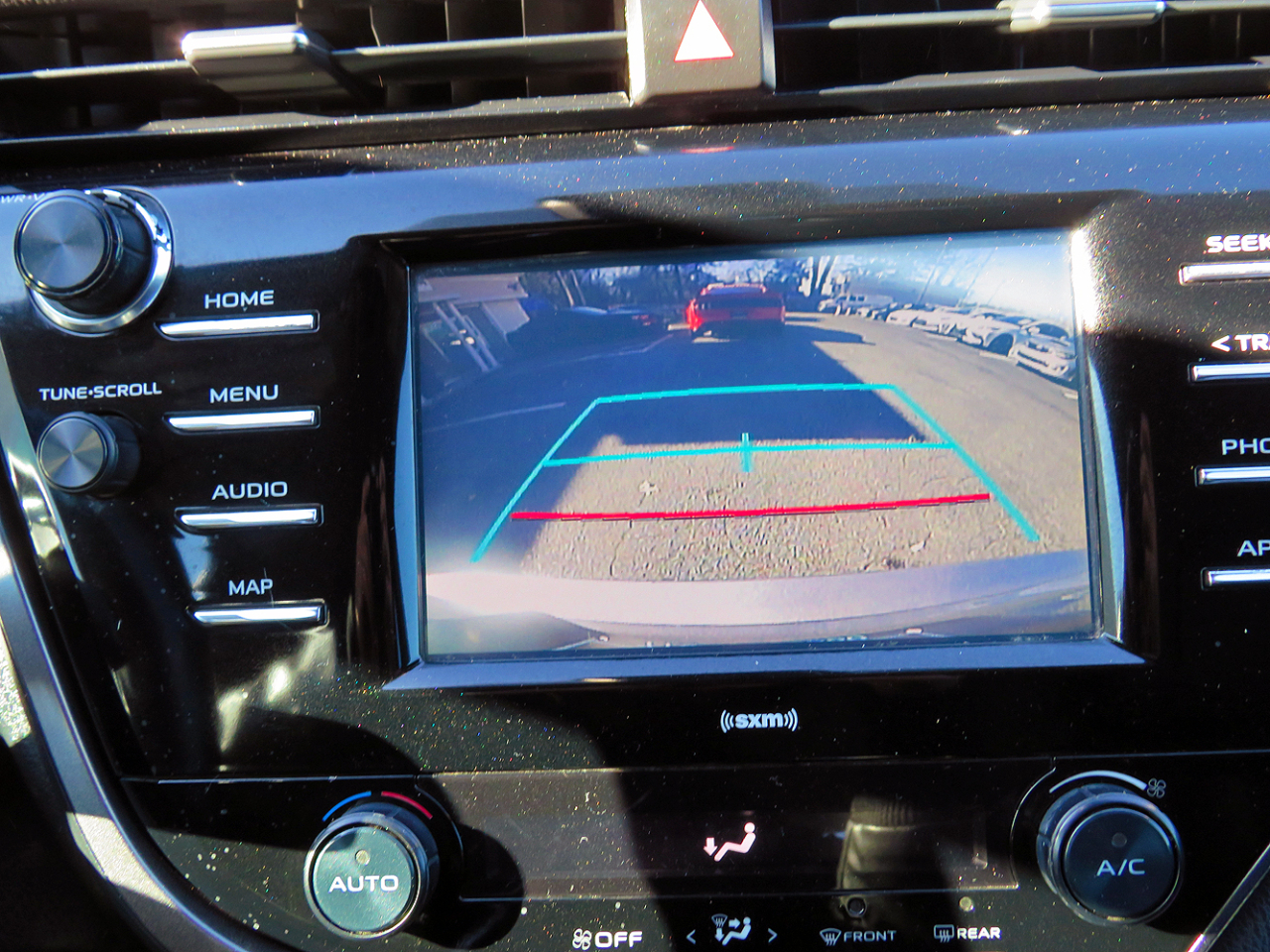 Toyota Camry SE Auto (Natl) 2020