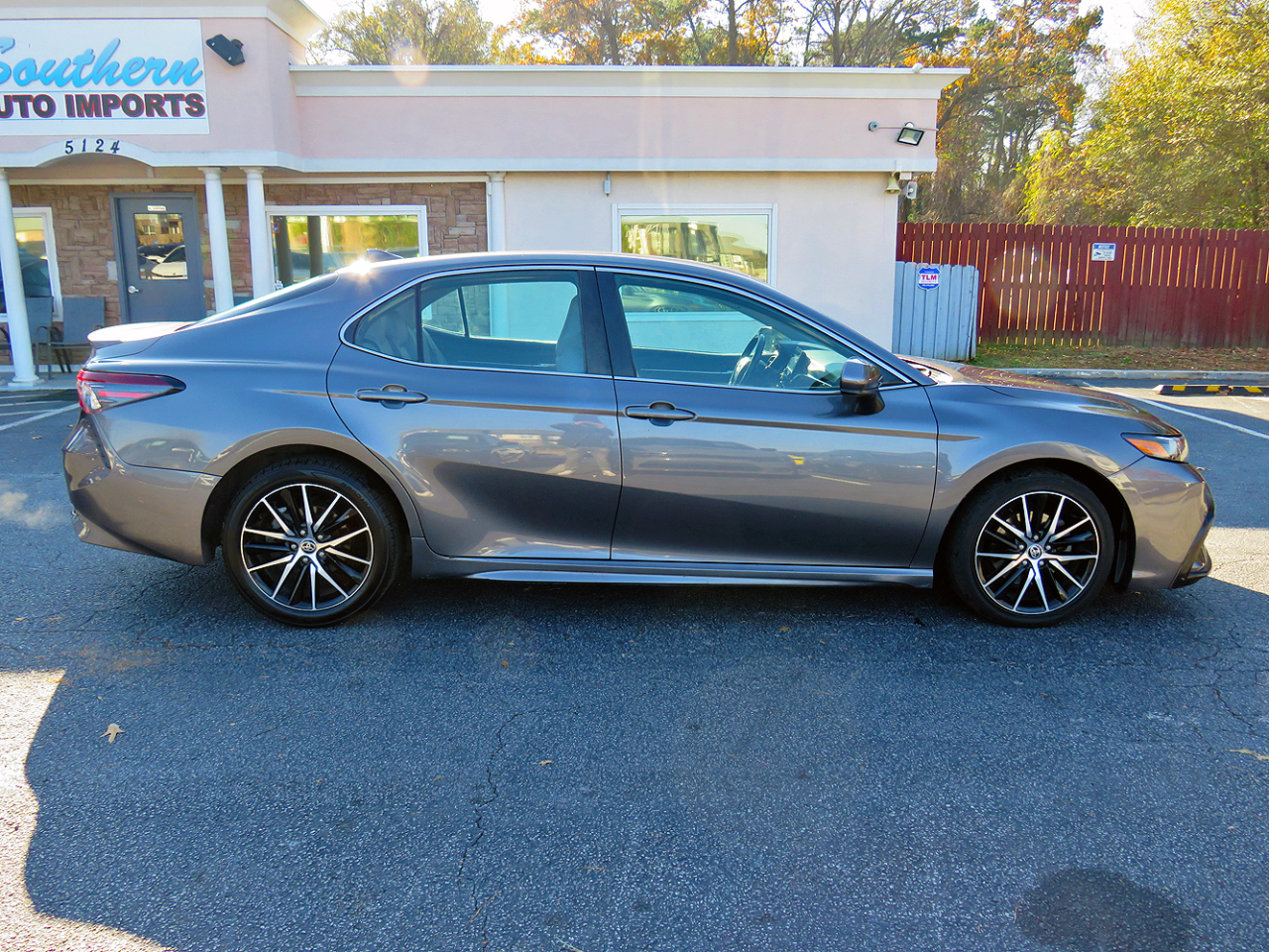 Toyota Camry SE Auto (Natl) 2021