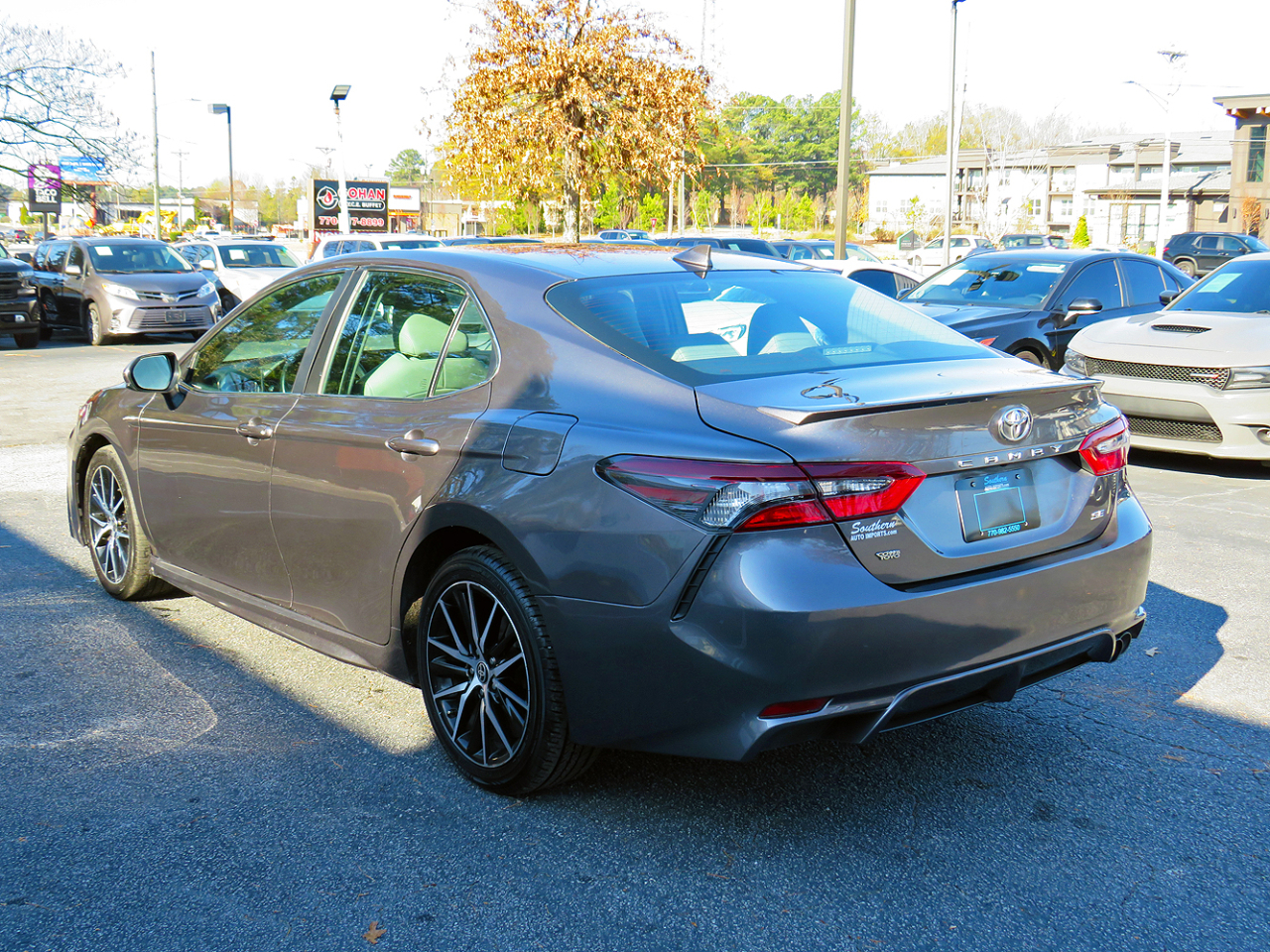 Toyota Camry SE Auto (Natl) 2021