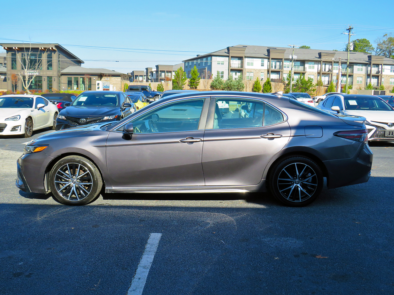 Toyota Camry SE Auto (Natl) 2021