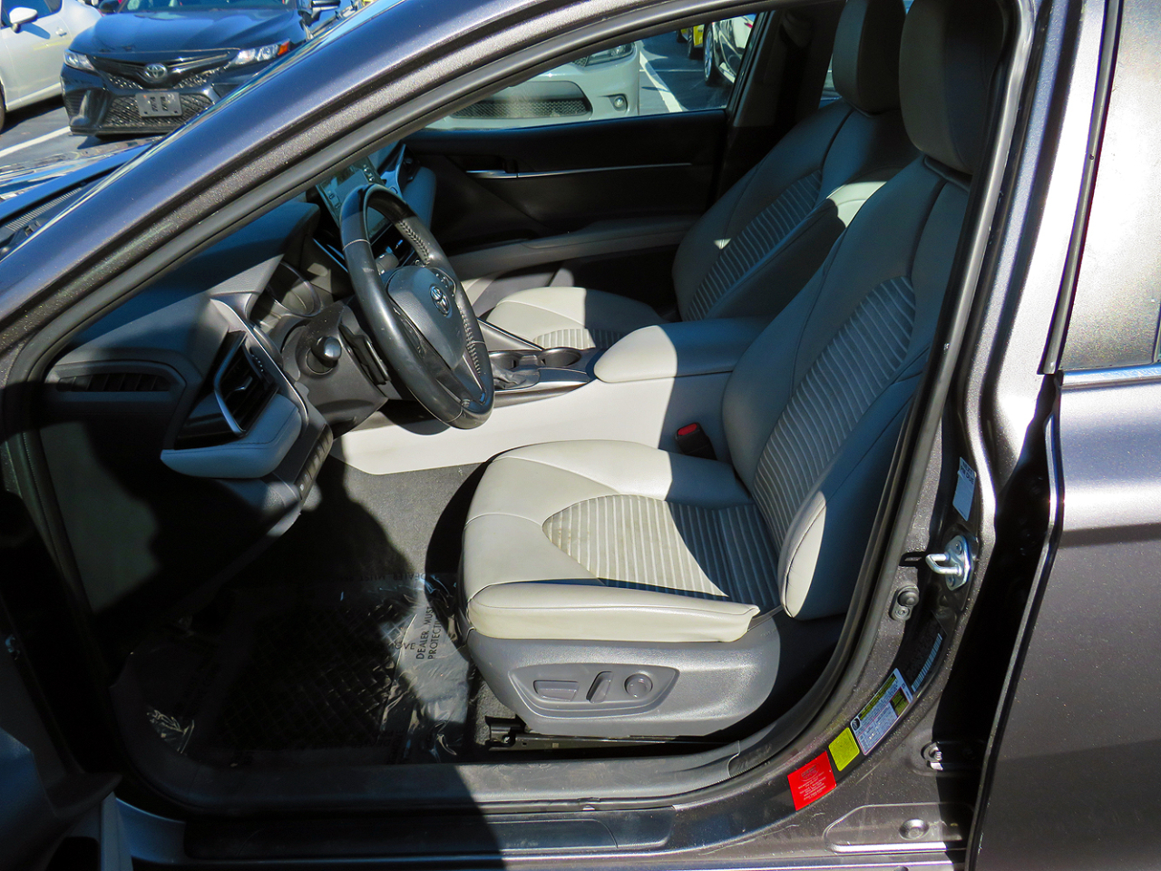 Toyota Camry SE Auto (Natl) 2021