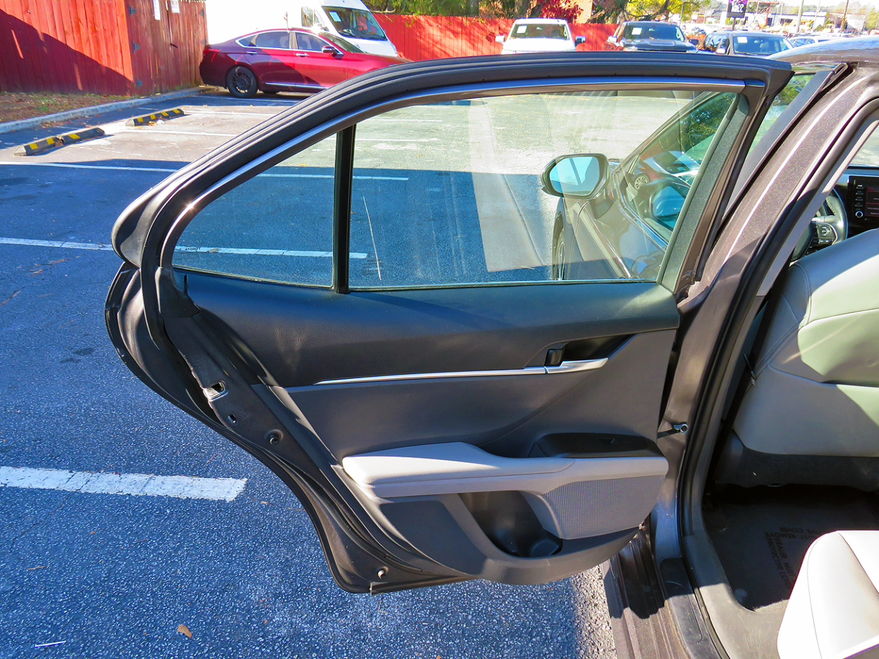 Toyota Camry SE Auto (Natl) 2021