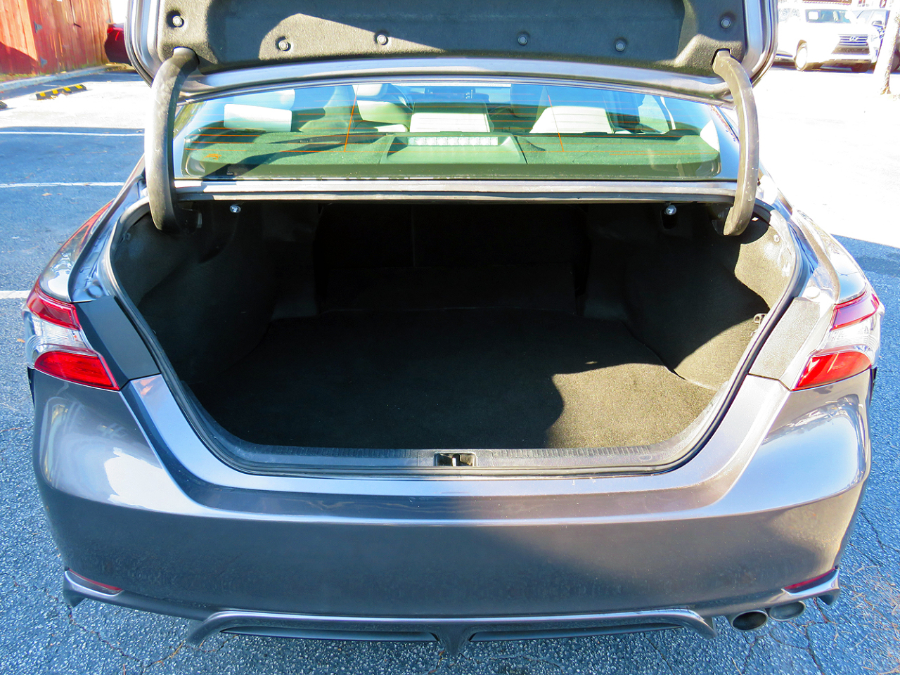 Toyota Camry SE Auto (Natl) 2021