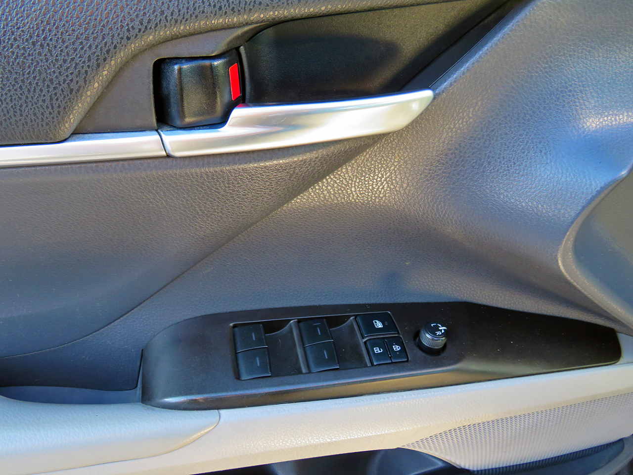 Toyota Camry SE Auto (Natl) 2021