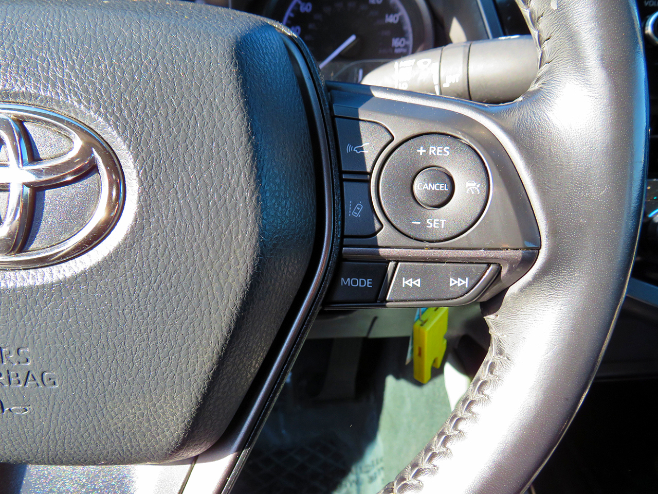 Toyota Camry SE Auto (Natl) 2021