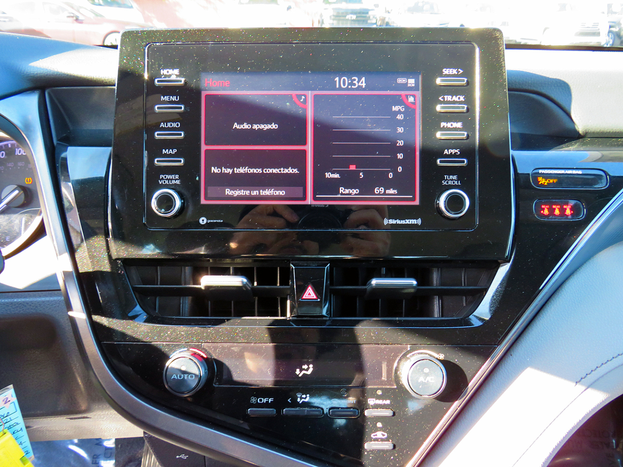 Toyota Camry SE Auto (Natl) 2021