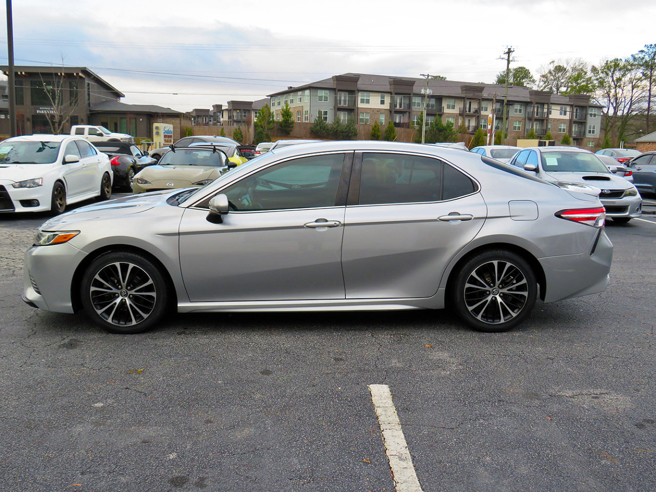 Toyota Camry SE Auto (Natl) 2020