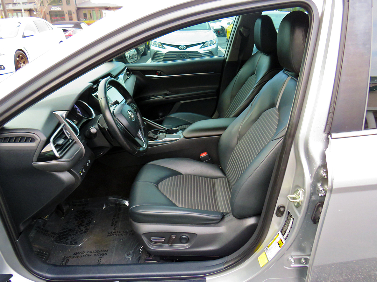 Toyota Camry SE Auto (Natl) 2020