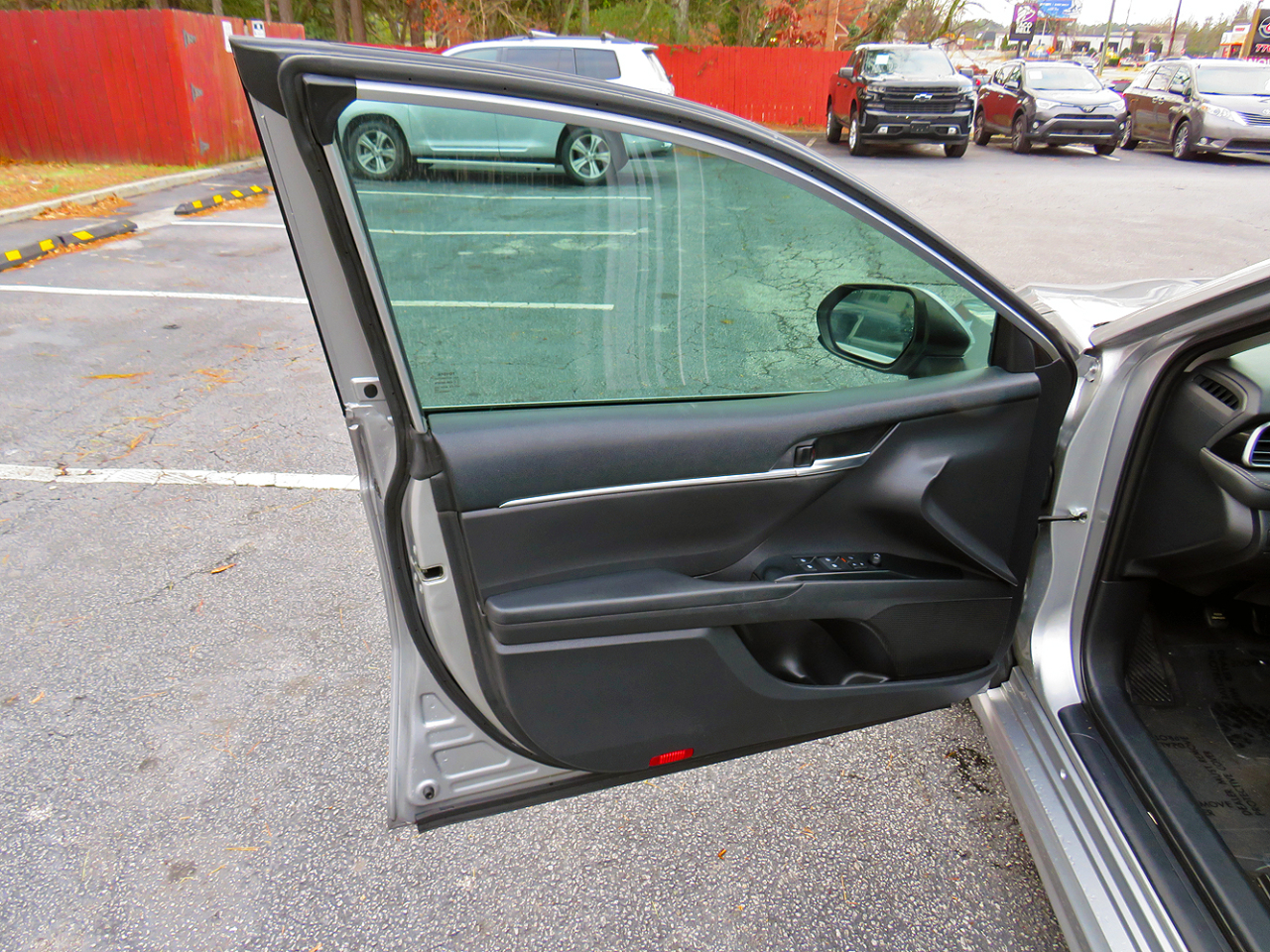 Toyota Camry SE Auto (Natl) 2020