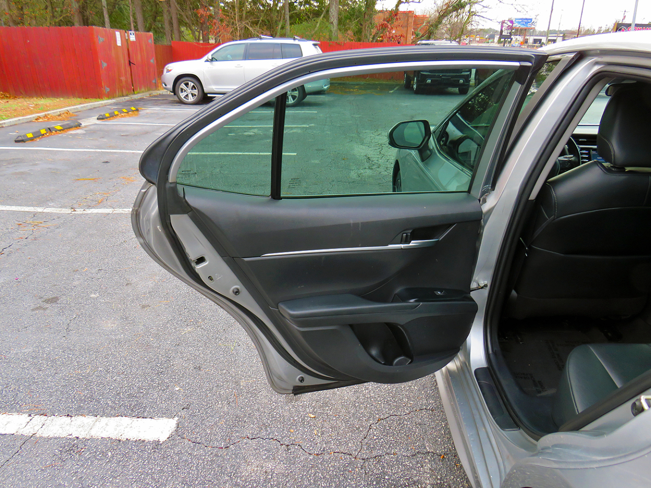 Toyota Camry SE Auto (Natl) 2020