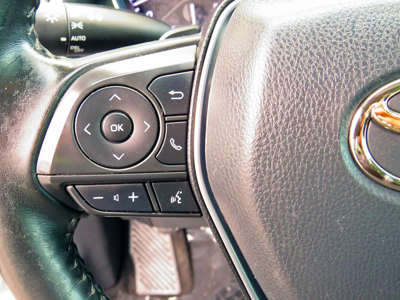 Toyota Camry SE Auto (Natl) 2020