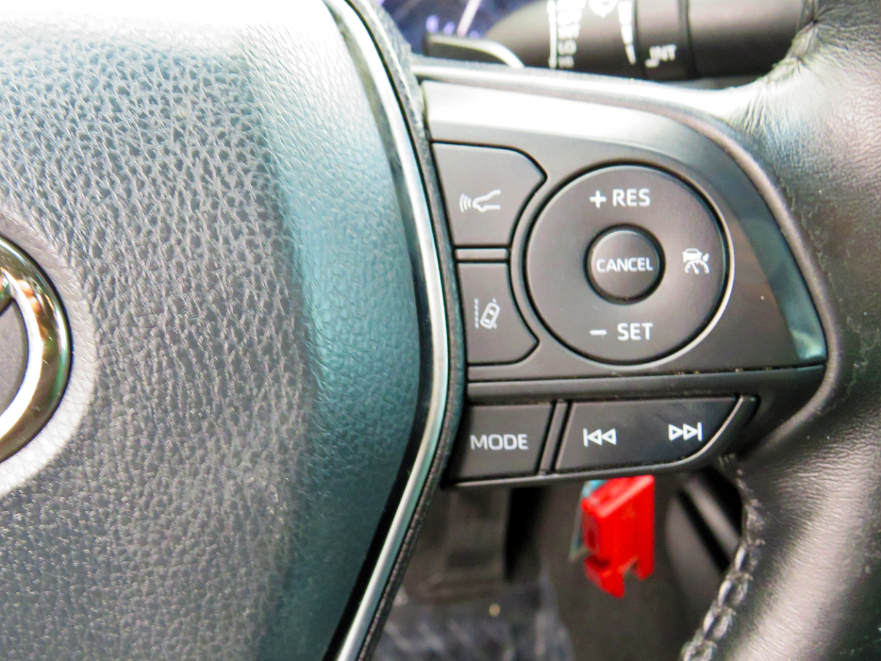 Toyota Camry SE Auto (Natl) 2020