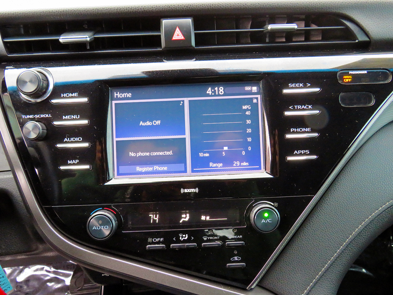 Toyota Camry SE Auto (Natl) 2020