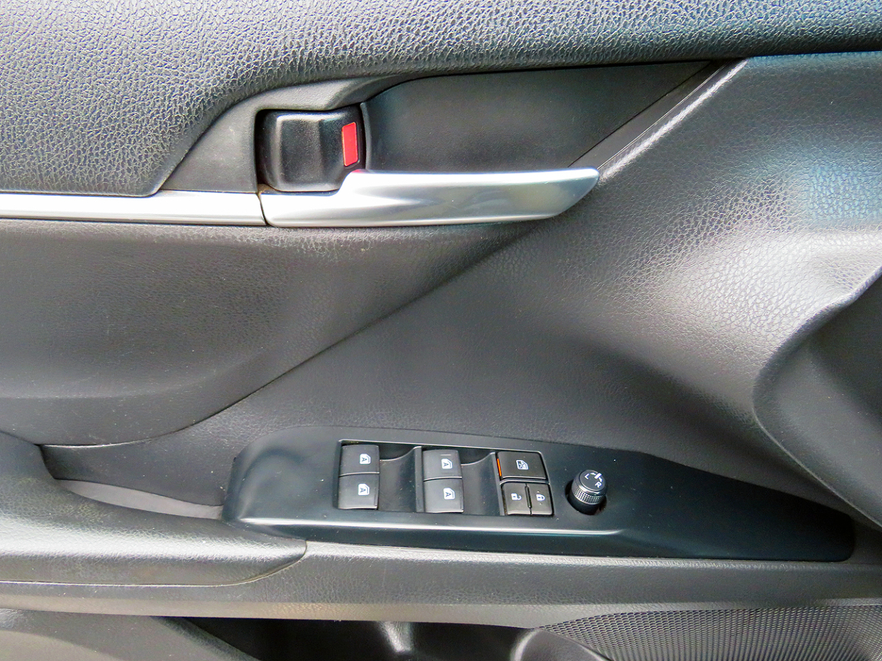 Toyota Camry SE Auto (Natl) 2020