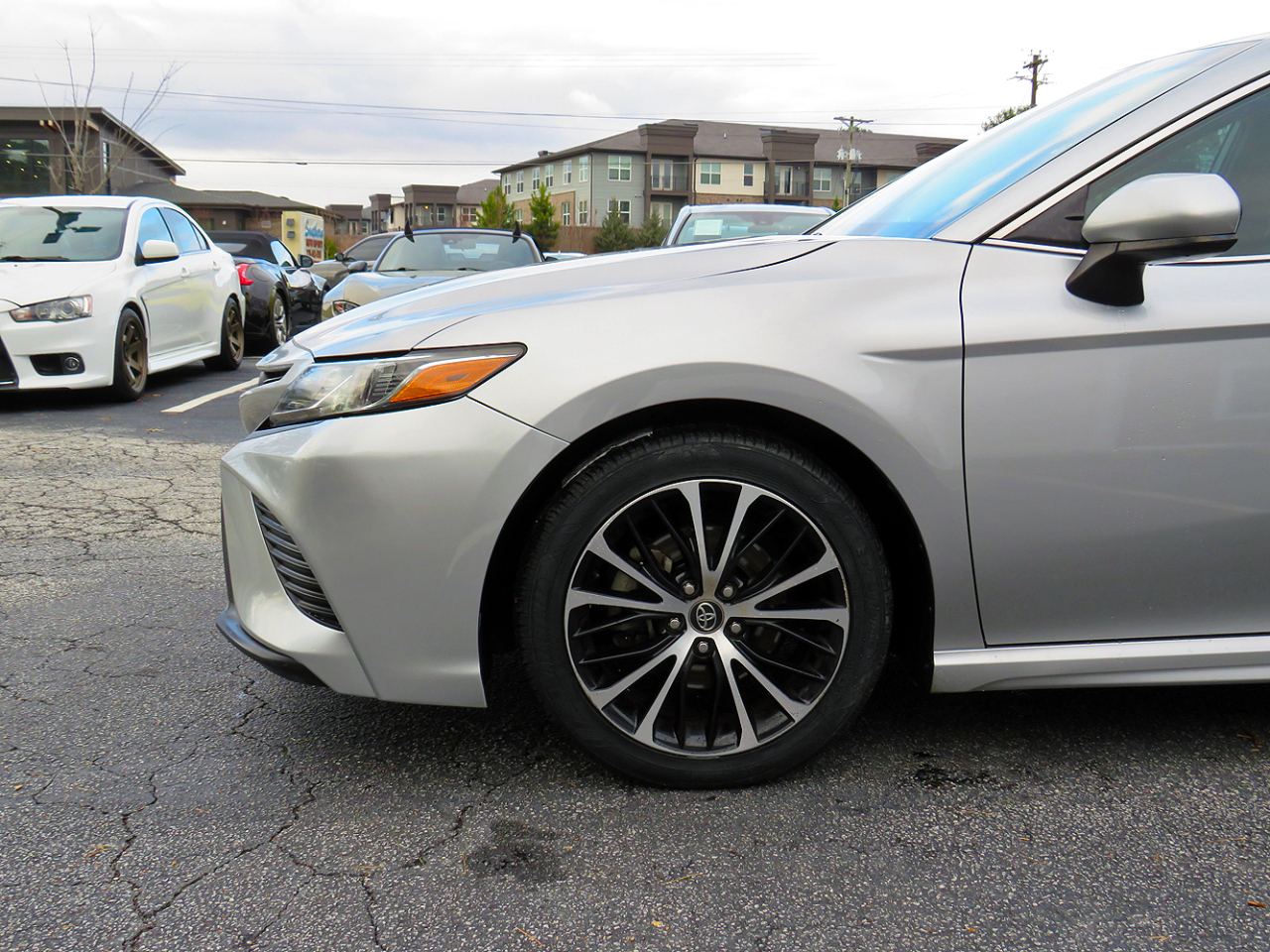 Toyota Camry SE Auto (Natl) 2020