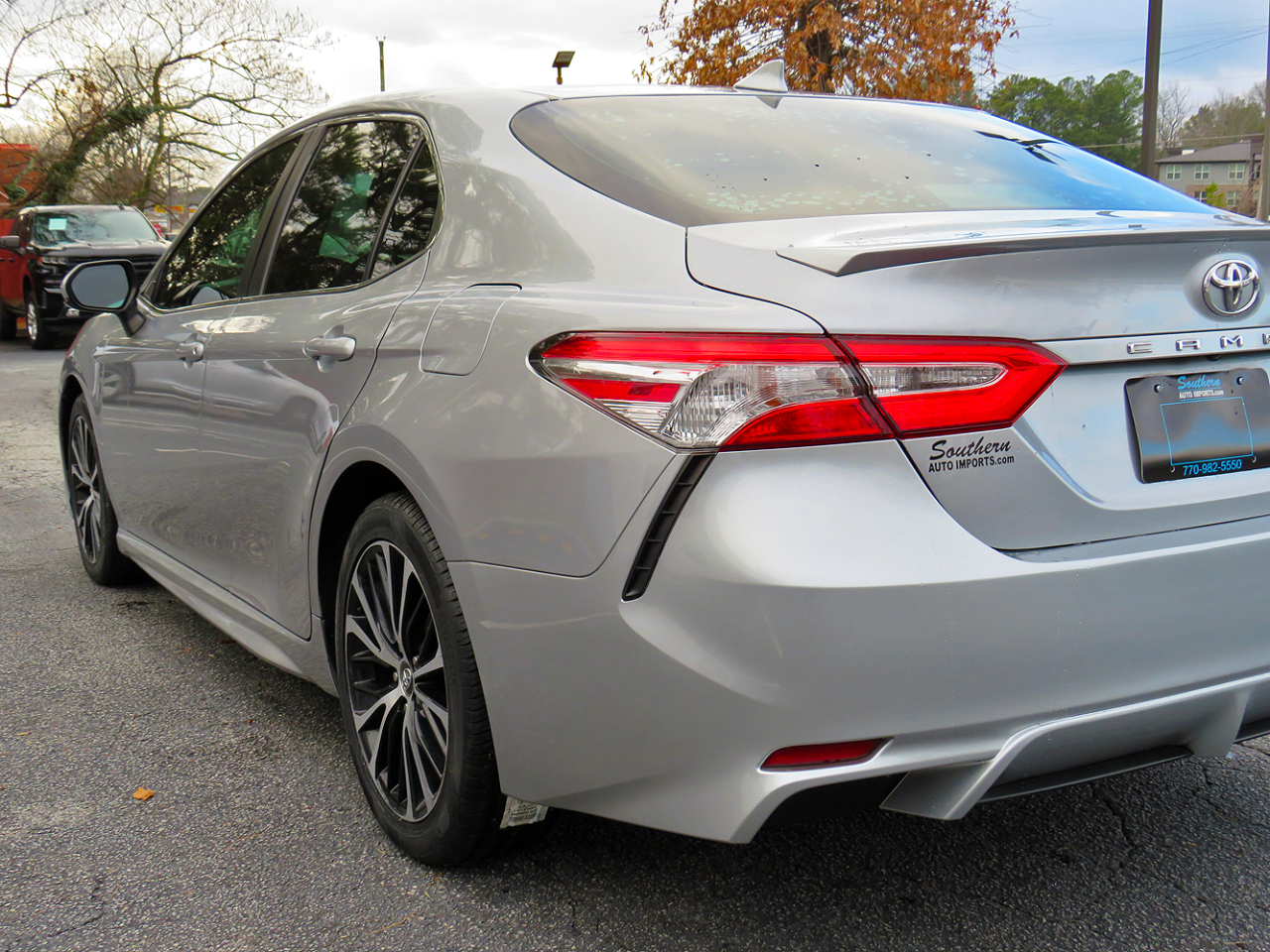 Toyota Camry SE Auto (Natl) 2020