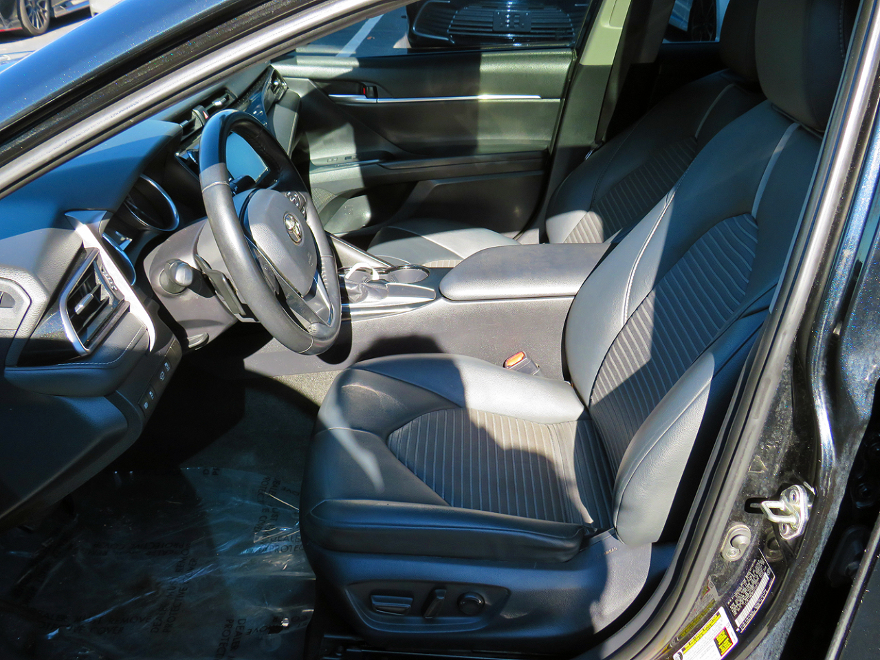 Toyota Camry SE Auto (Natl) 2019