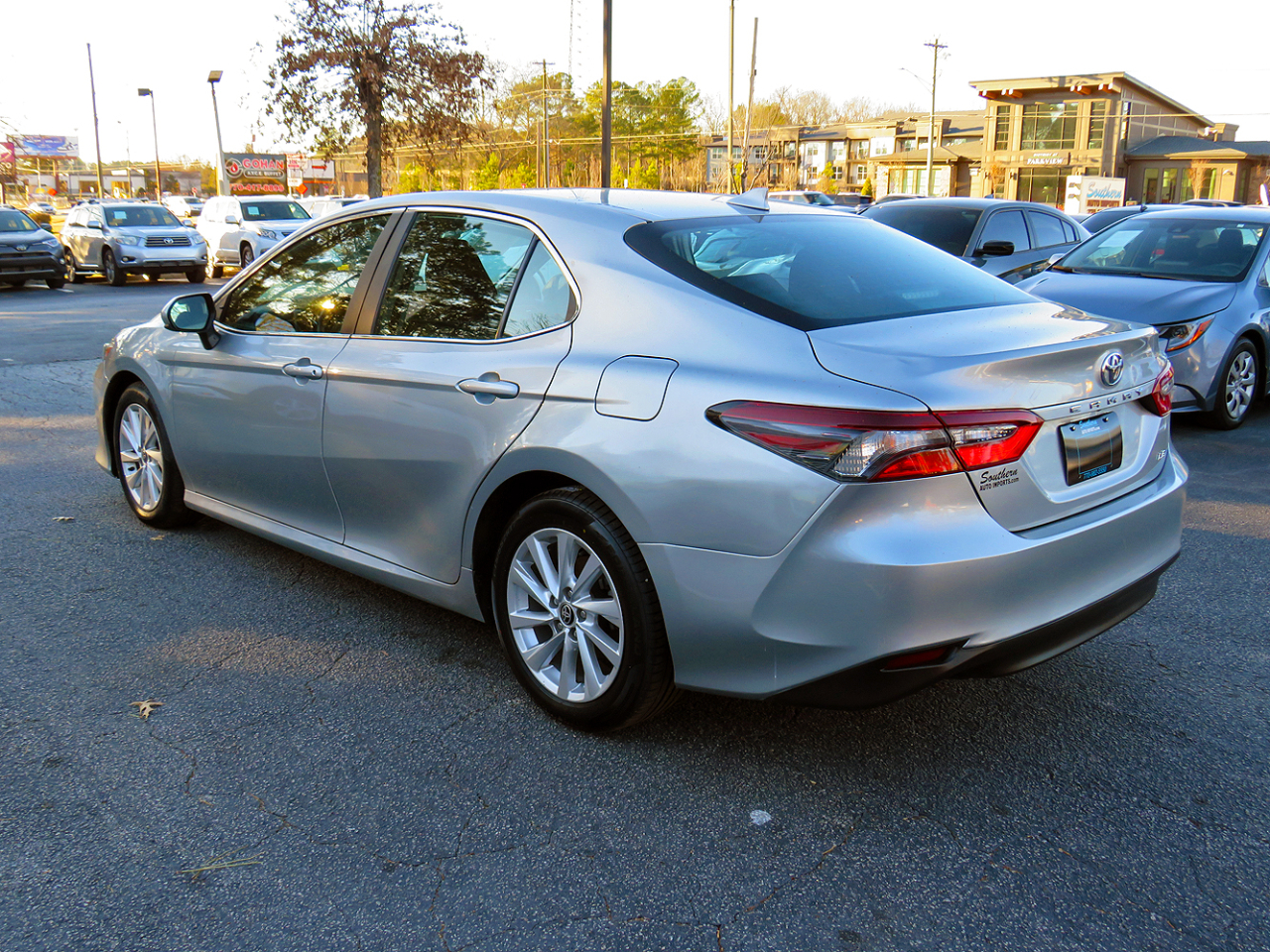 Toyota Camry LE Auto (Natl) 2021