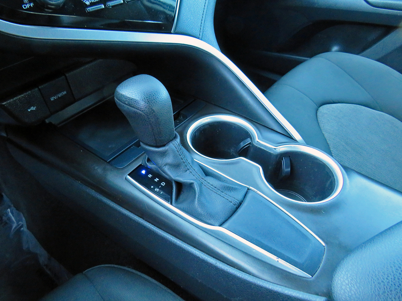 Toyota Camry LE Auto (Natl) 2021