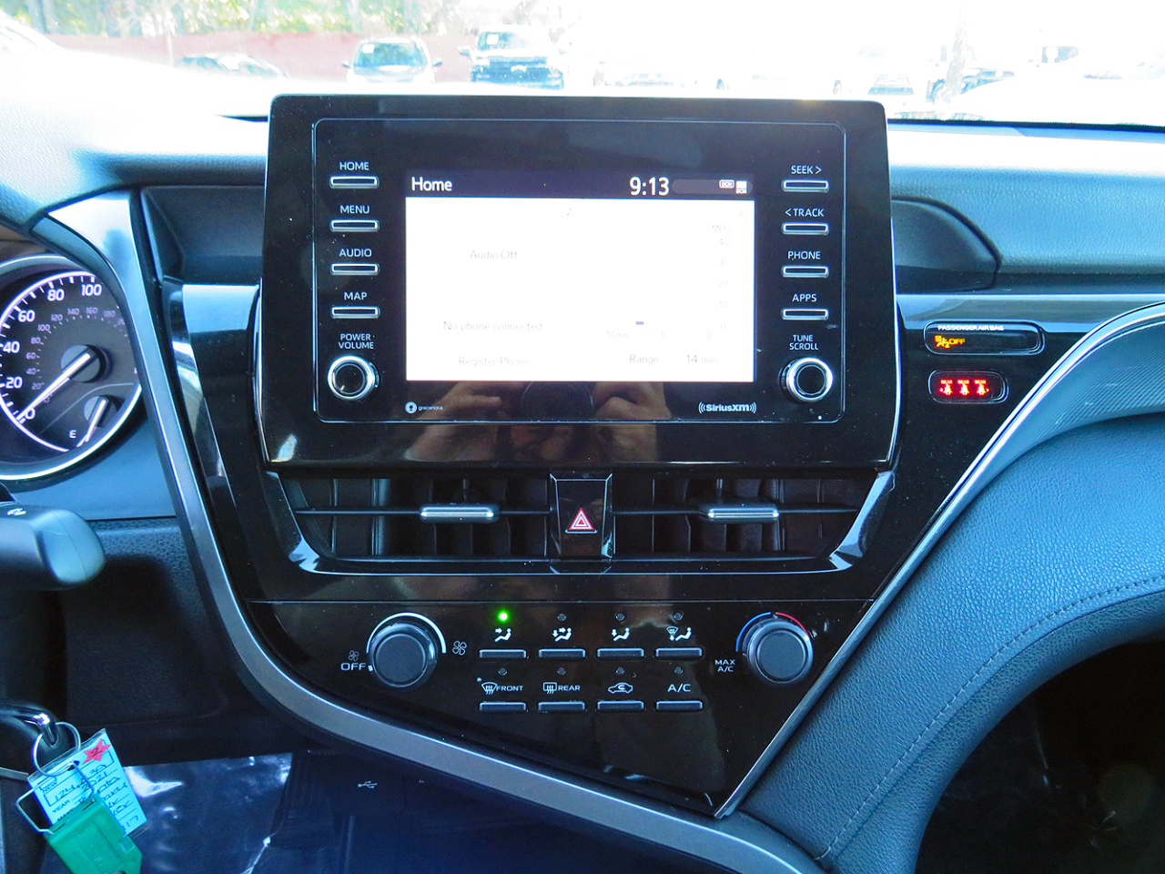 Toyota Camry LE Auto (Natl) 2021